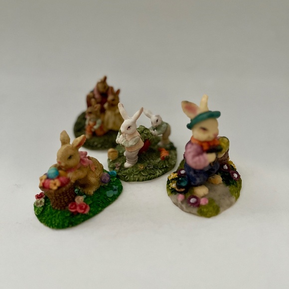 SET OF 4 RESIN EASTER RABBITS IN THEIR GARDENS - Picture 1 of 7